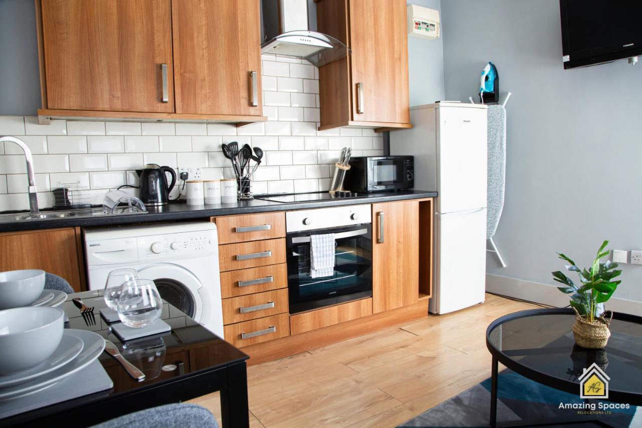 City Centre 2 Bed Flat Sleeps 3 For Work And Leisure With Free Wifi By Amazing Spaces Relocations Ltd Warrington  Exterior foto