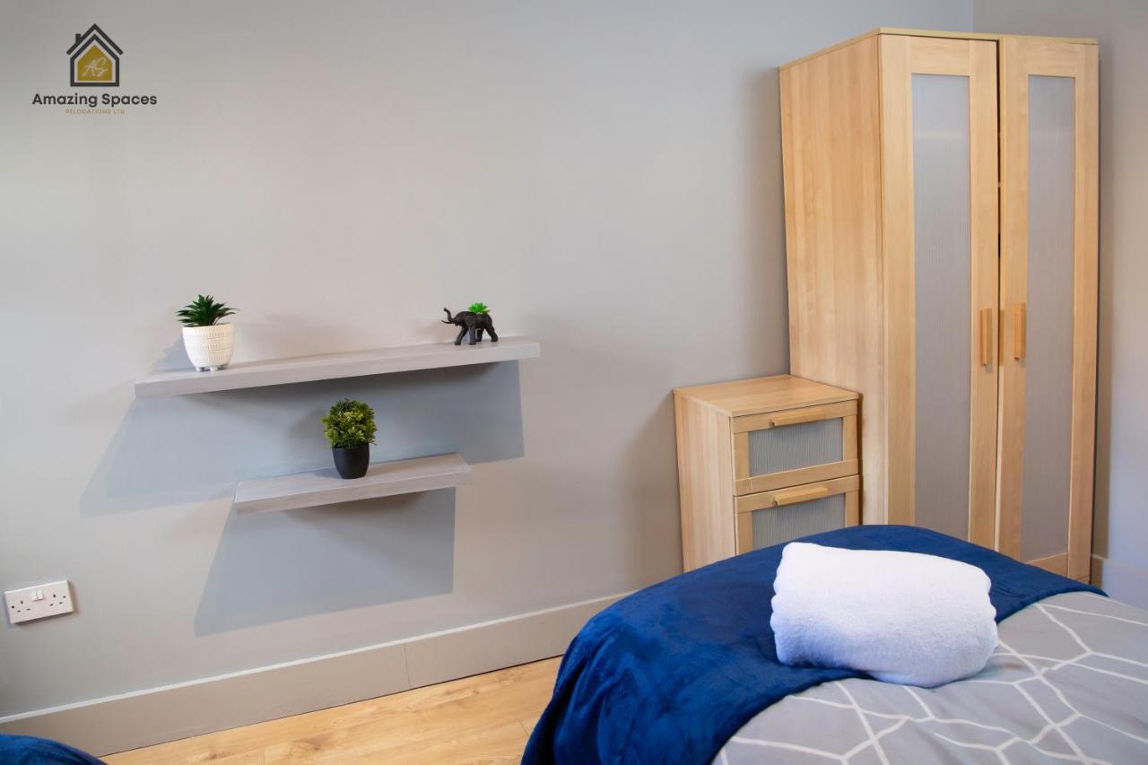 City Centre 2 Bed Flat Sleeps 3 For Work And Leisure With Free Wifi By Amazing Spaces Relocations Ltd Warrington  Exterior foto