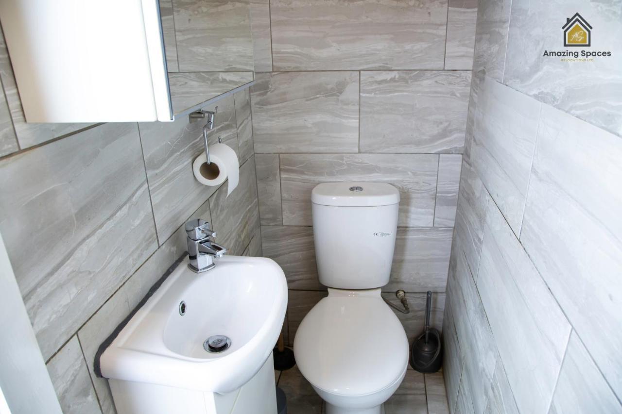 City Centre 2 Bed Flat Sleeps 3 For Work And Leisure With Free Wifi By Amazing Spaces Relocations Ltd Warrington  Exterior foto
