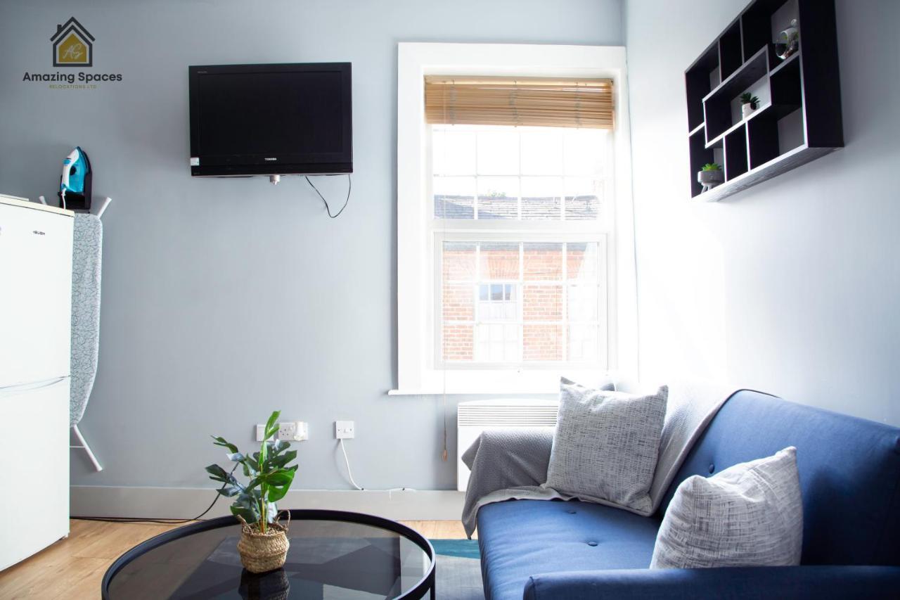 City Centre 2 Bed Flat Sleeps 3 For Work And Leisure With Free Wifi By Amazing Spaces Relocations Ltd Warrington  Exterior foto